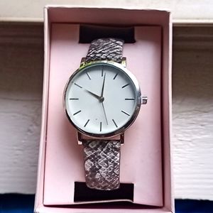Stylish Reptile Print Watch
